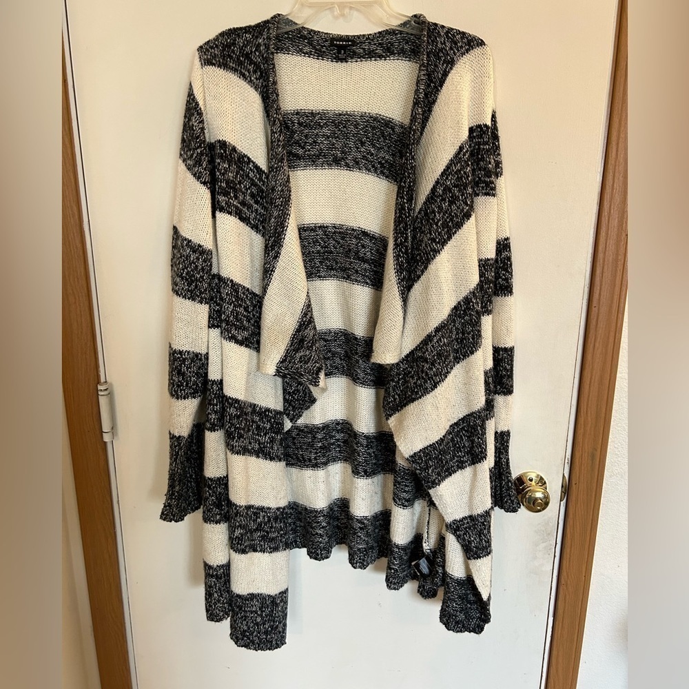 Torrid size 3 open front longline knit cardigan grey and white striped